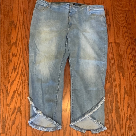 Susan Graver Light Blue 20W Cropped Jeans with Frayed Hem - Picture 5 of 7